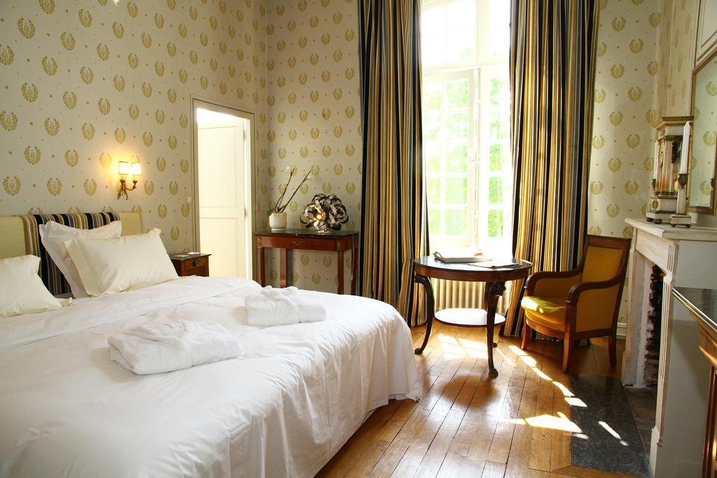 Château de la Giraudière Villeny Quarto foto